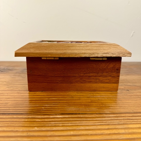 Vintage Hand-Carved Wooden Trinket Box with Floral Relief | Imapro Honduras - Picture 4 of 9